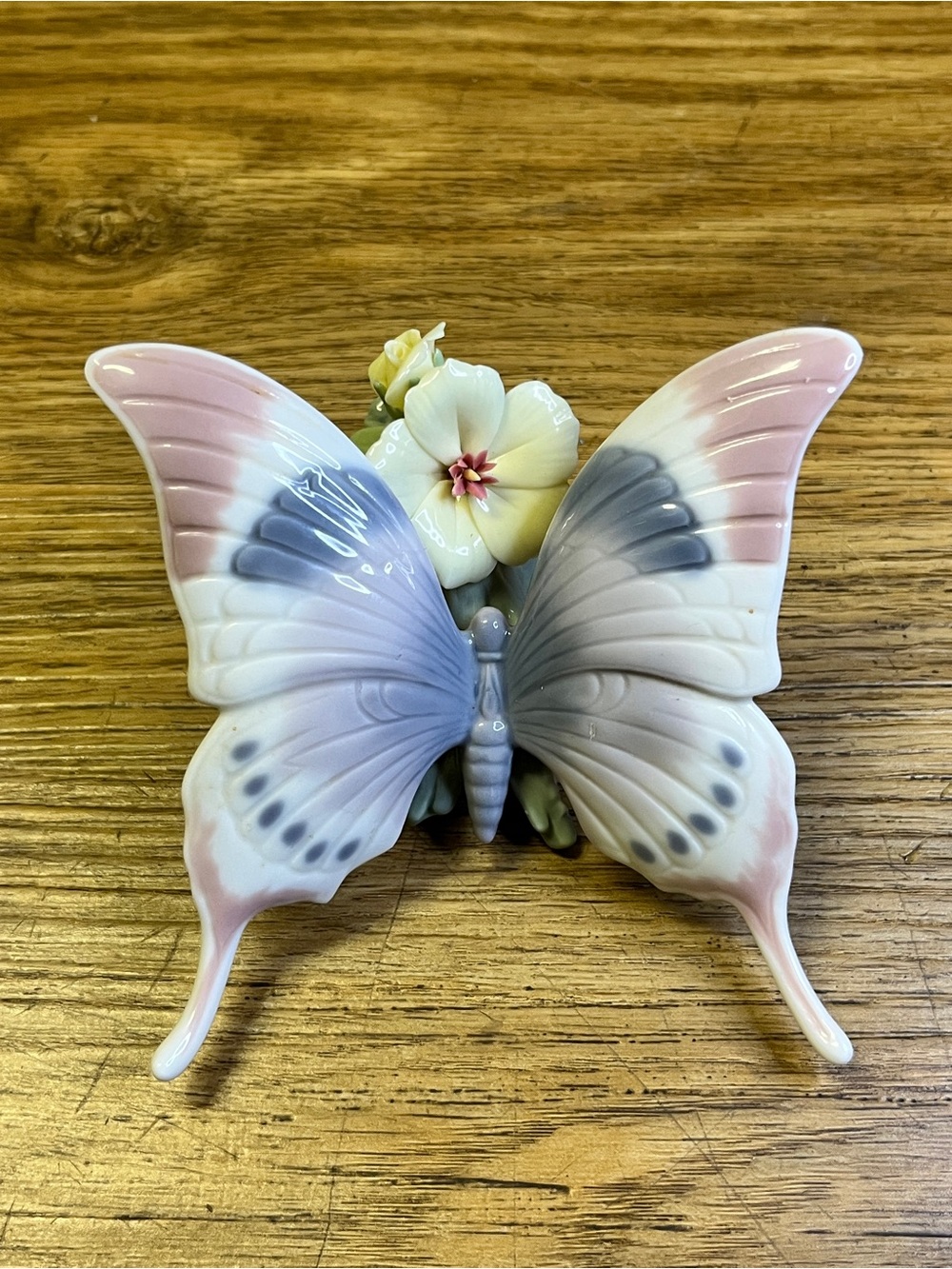 LLadro Mariposa A Moments Rest #6173 Butterfly Figurine